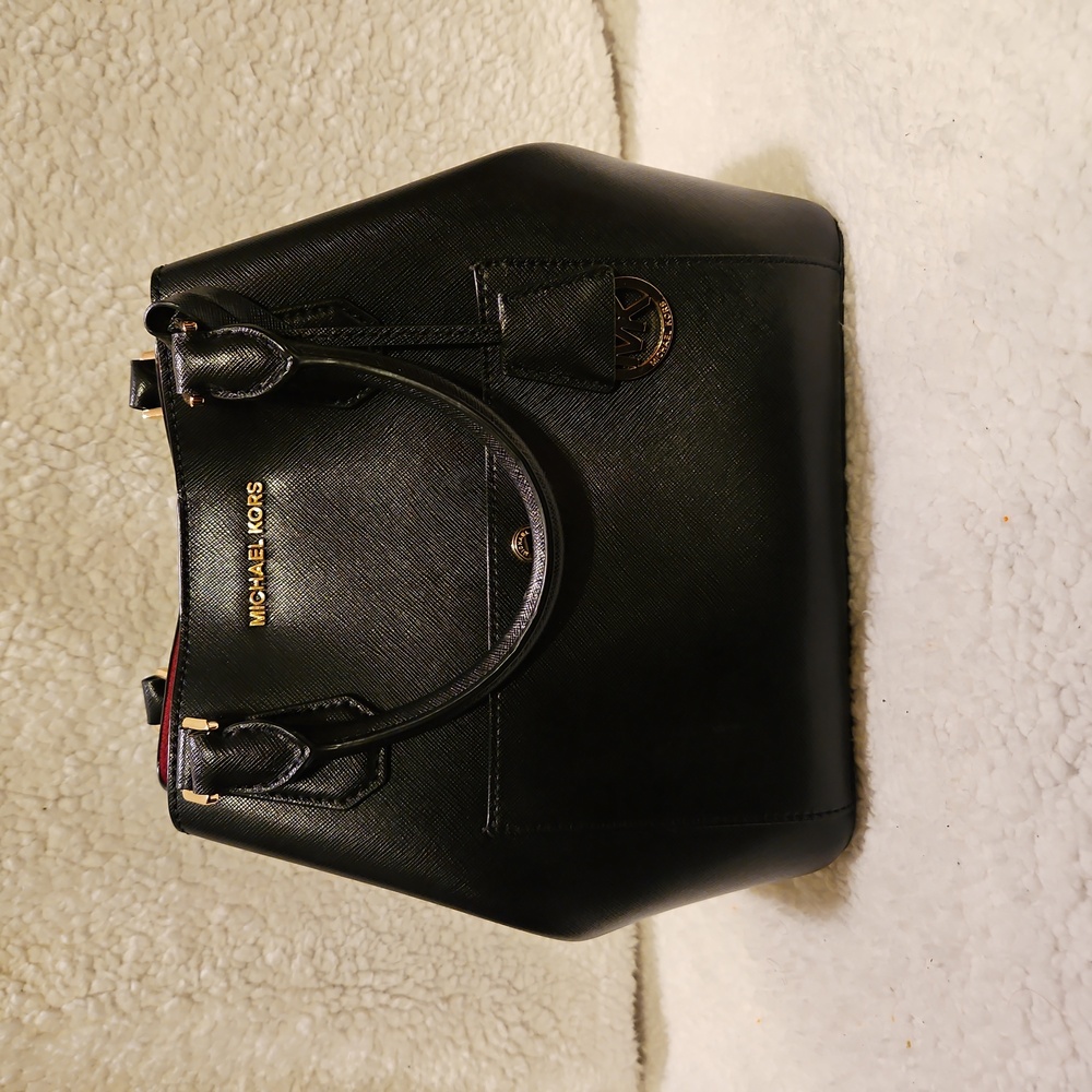 Michael Kors Greenwich Black & Fuchsia Saffiano Leather Large Bucket Bag